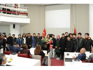 Öğrencilerden Meclis Toplantısında Anlamlı Ziyaret