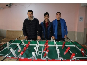 Okullarında Spor Salonu Oymayınca Atık Malzemelerden Langırt Yaptılar