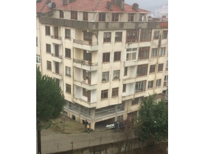 Otomobil Apartman Boşluğuna Uçtu