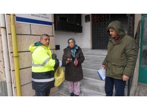 Belediye Personeli Bulduğu Poşeti Sahibine Ulaştırdı