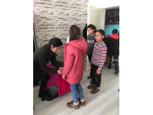 Pınarbaşı Belediyesi’nden İhtiyaç Sahibi Öğrencilerini Isıtan Yardım
