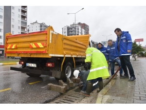 Meski Ekipleri, Su Tahliye Çalışmalarını Aralıksız Sürdürüyor