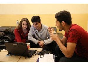 24 Saat Açık Kütüphanede Öğrencilere Çorba İkramı