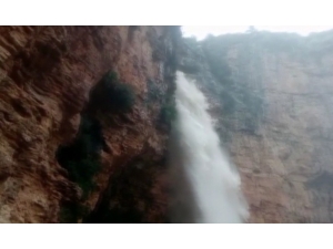 Tarsus’ta Sel Suları Şelaleye Döndü