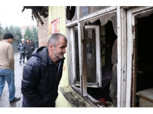 Büyükşehir Ekipleri, Evi Yanan Vatandaşın Yardımına Koştu