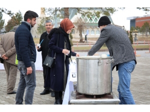 Sivas Belediyesinden Öğrencilere Çorba İkramı