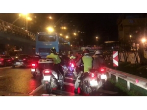 Motosiklet Sürücülerine Şiddetli Fırtına Engeli