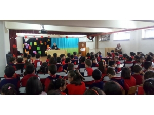 Mehmet Akif Ersoy’un Torunu Selma Argon Erzincan’da Öğrencilerle Bir Araya Geldi