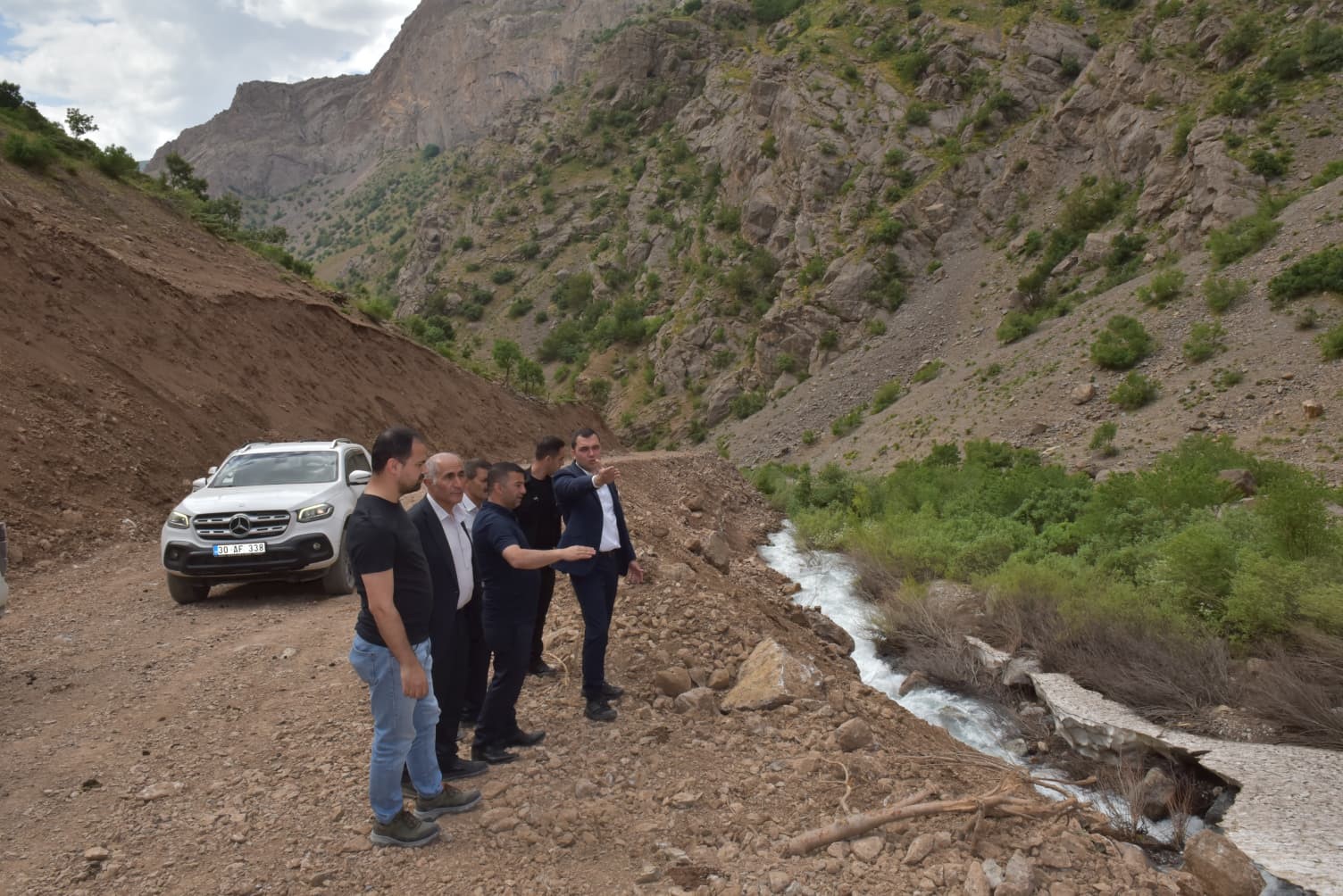 cilo-ve-sat-daglari-milli-parki-yolunda-asfalt-hazirligi