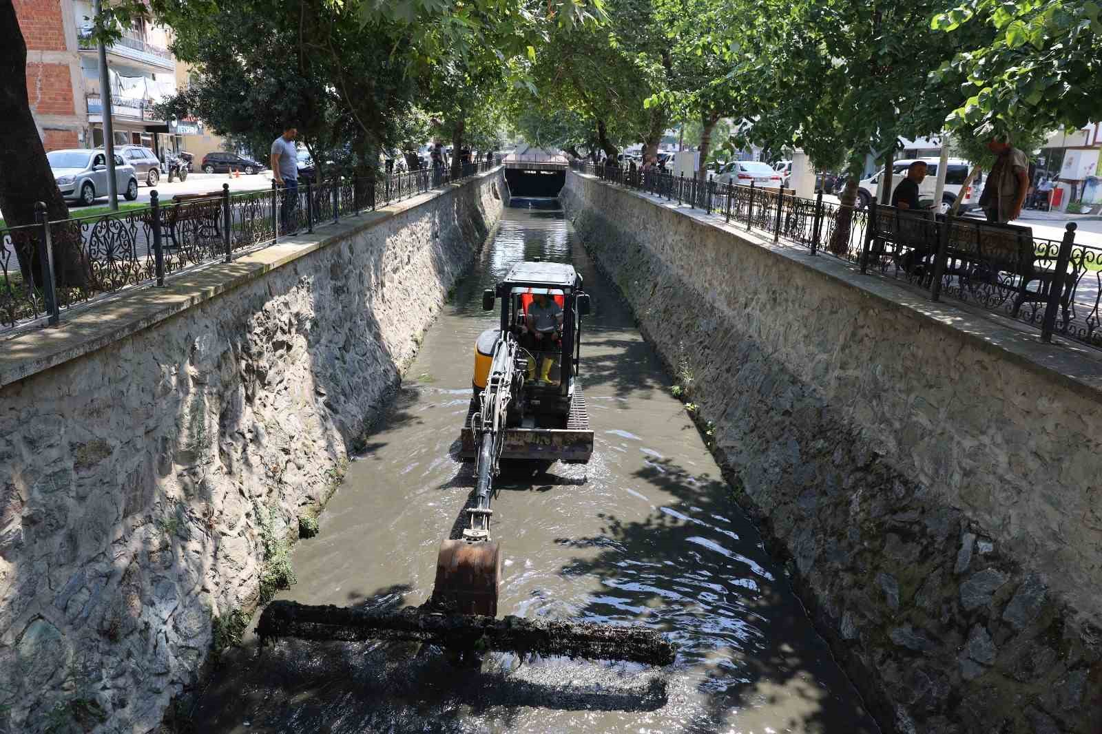 buyuksehir-den-derelerde-temizlik-seferberligi