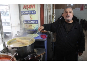 Adana’da Üniversite Öğrencilerine Ücretsiz Yemek Kampanyası