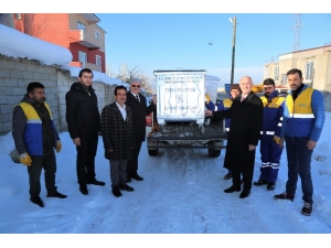 Tuşba Belediyesi’nden Çöp Konteyneri Dağıtımı