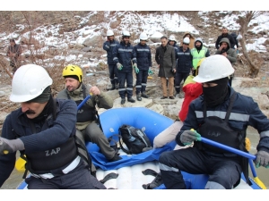 Vedaş Ve Mehmetçikten Ortak Çalışma