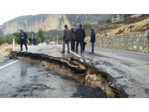 Mersin’de Yol Çöktü