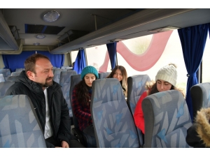 Çiğli Belediyesi Soğuklarda Üniversite Öğrencilerini Unutmadı