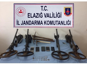 Elazığ’da Define Arayan 5 Şüpheli Yakalandı