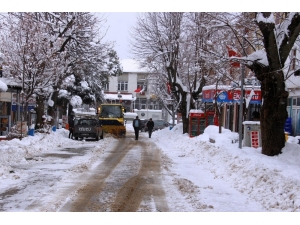 İzmir’deki Bozdağ’da Kar Kalınlığı Yarım Metreyi Geçti