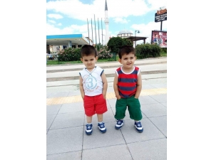 Yakalandıkları Hastalık İkiz Kardeşleri 2 Yıl Arayla Hayattan Kopardı