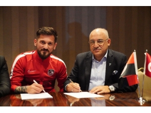 Gaziantep Fk’da İki Futbolcunun Sözleşmesi Uzatıldı