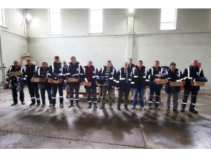 Hacılar Belediyesi Personeline Kışlık Kıyafet Dağıttı