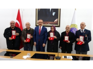 Kıbrıs Gazilerine Madalya Ve Berat Takdim Edildi