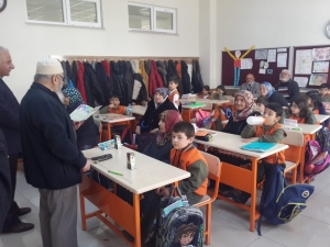 30 Ağustos Zafer İlkokulu Öğrenci Ve Velileri, Kütüphane Ve Okuma Etkinliği Yapıyor