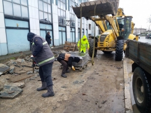 Zarar Gören Kaldırımlar Yenileniyor