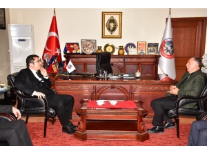 Vali Memiş’ten Esob’a Ziyaret