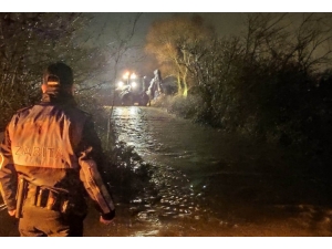 Sel Sularının Evleri Basmasını Belediye Ekiplerini Önledi