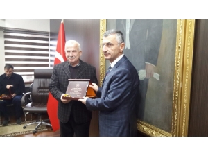 Acil Servisin Yenilenmesine Destek Verenlere Plaketleri Verildi