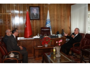 Rektör Çomaklı, İlahiyat Fakültesi Öğretim Elemanları İle Bir Araya Geldi