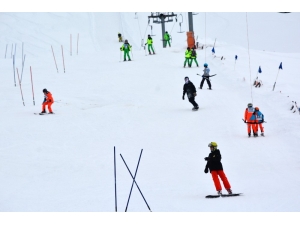 Davraz’da Kar Kalınlığı 1,5 Metreyi Aştı