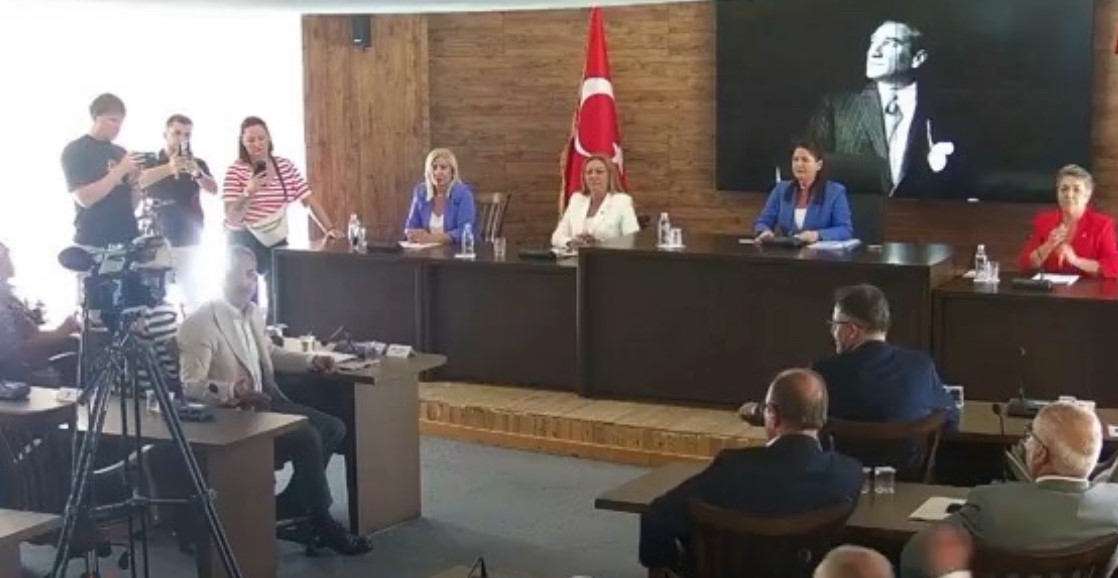 edirne-belediye-meclisi-nde-toplanti-sonrasi-gerginlik