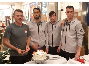 Sivassporlu Futbolculara Sürpriz Doğum Günü Kutlaması