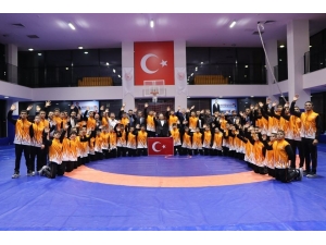 Başkan Büyükkılıç Güreşçilerle Buluştu