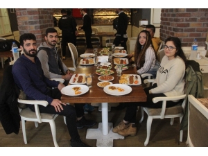 Üniversite Öğrencilerine Ücretsiz Kebap