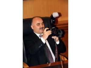 Vali Günaydın, "Gazeteciler, Vatandaşla Kurumlar Arasında Köprü Görevi Görmektedir"