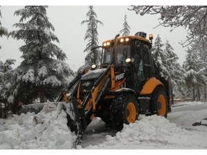 Nevşehir Belediyesi Ekipleri Karla Mücadele Ediyor