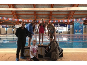 Kars’ta Yüzmede Dereceye Girenler Madalyalarını Aldı