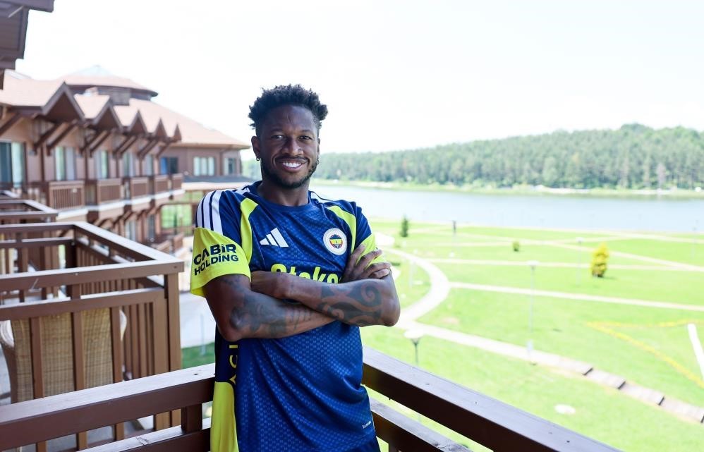 fenerbahce-fred-ile-yollarini-ayirdi