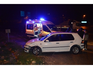 Besni’de 2 Otomobil Çarpıştı