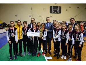 Balıkesir’de Başarılı Okul Sporcularına Ödülleri Törenle Verildi