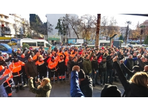 Karşıyaka Belediyesinde İşçiler Maaşları İçin Eylemde