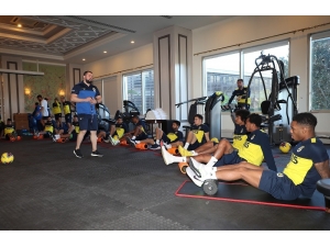 Fenerbahçe’de Simon Falette İlk Antrenmanına Çıktı