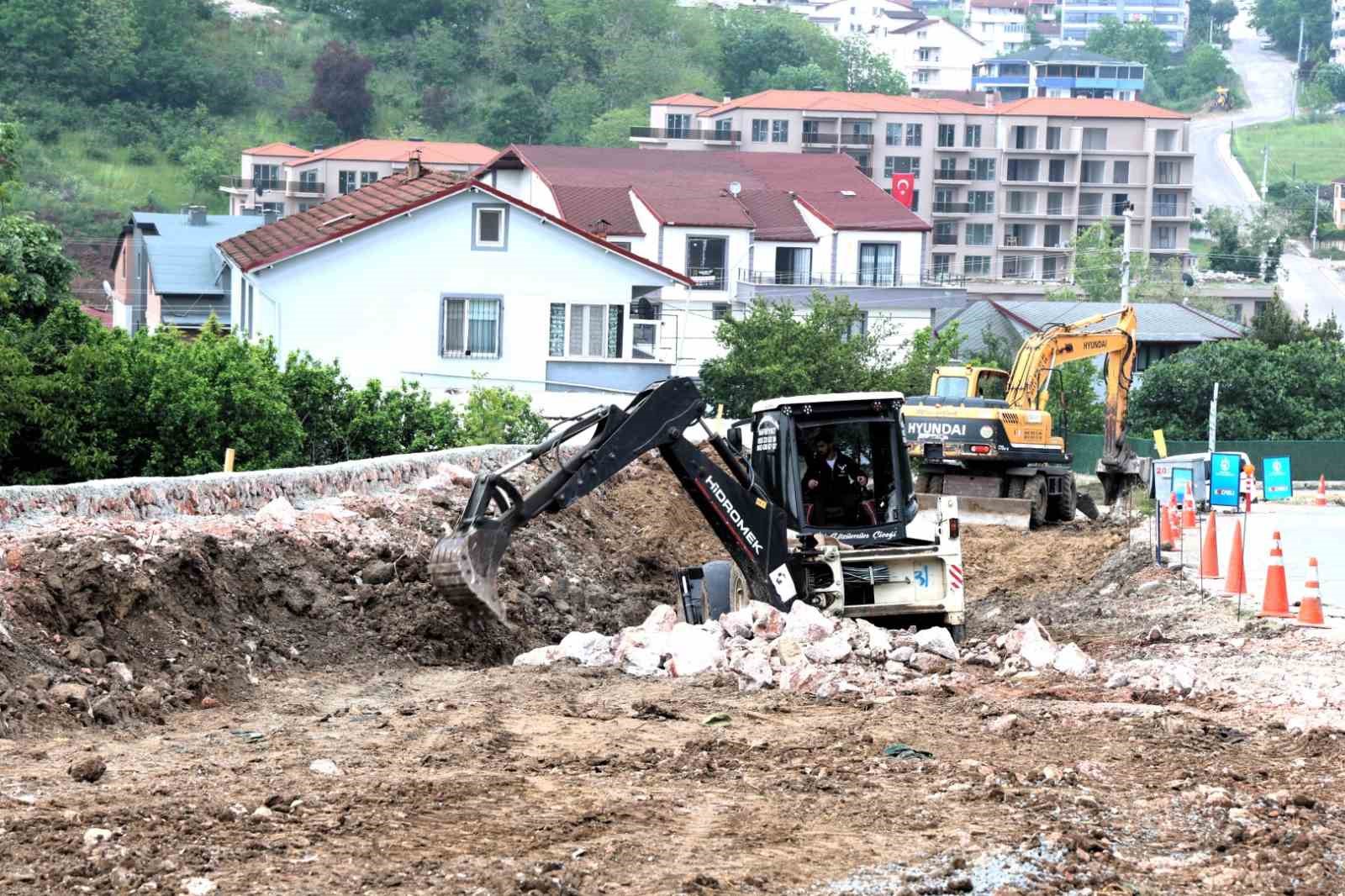 selahattin-eyyubi-caddesi-nde-2-etap-yol-yapim-calismalari-basladi