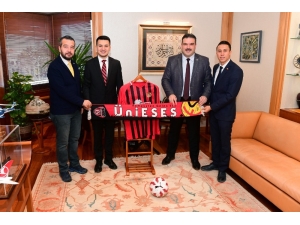 Ünieses’ten Rektör Çomaklı’ya Ziyaret