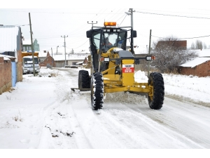 Tepebaşı’nda Karla Mücadele 7/24 Sürüyor