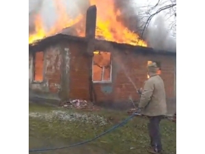Alev Topuna Dönen Eve Hortumlu Müdahale