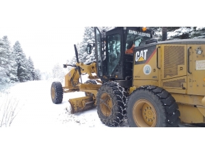 Bafra Belediyesinden Kardan Kapanan Yollara Anında Müdahale