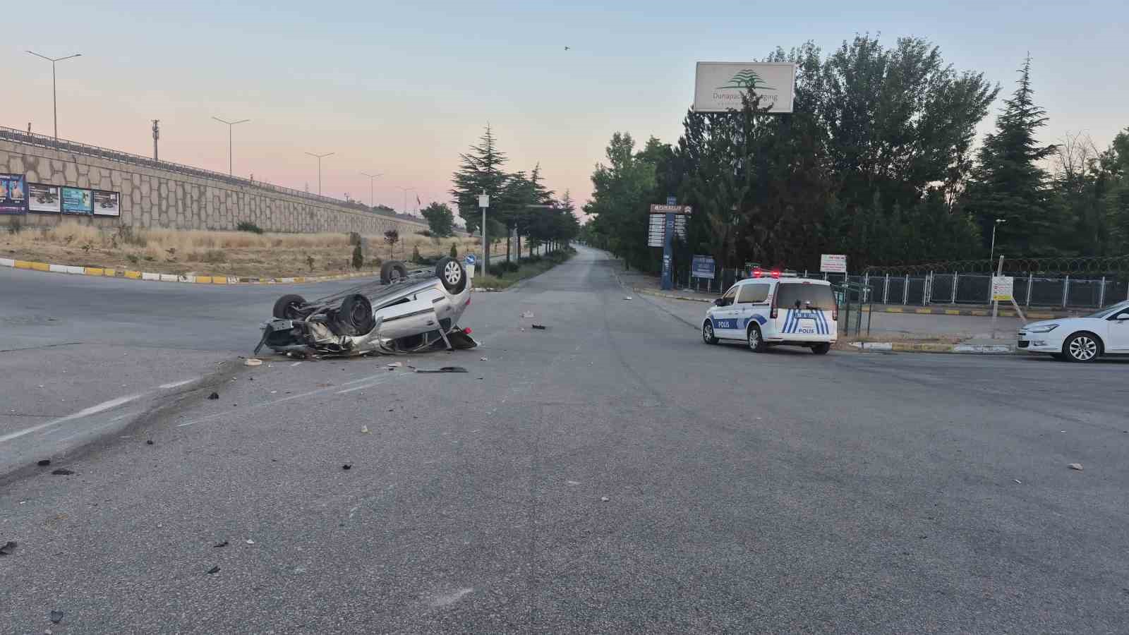 eskisehir-de-kontrolden-cikan-otomobil-takla-atti-1-yarali